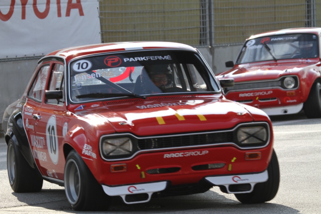 Et foto, der på fineste vis illustrerer den her weekend. Fed racing i smukke historiske biler.
(Foto: Motorsporten.dk)